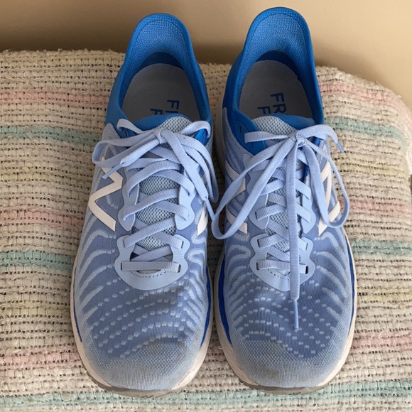 Blue new balance sneakers women’s 9 1/2 - Picture 4 of 10